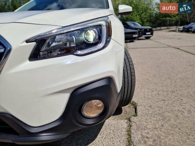 Белый Субару Аутбек, объемом двигателя 2.5 л и пробегом 123 тыс. км за 14800 $, фото 8 на Automoto.ua