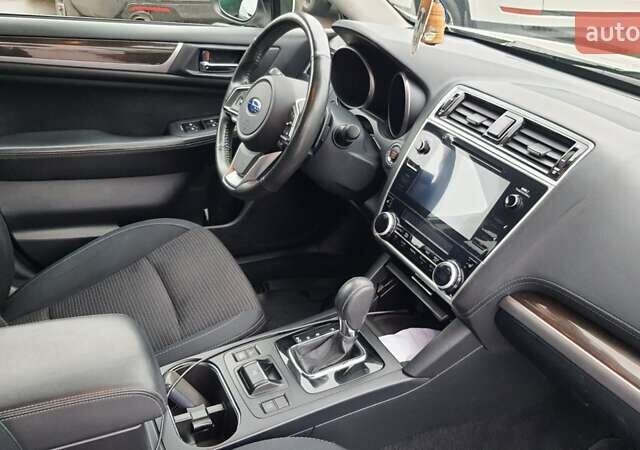 Белый Субару Аутбек, объемом двигателя 2.5 л и пробегом 199 тыс. км за 19450 $, фото 7 на Automoto.ua