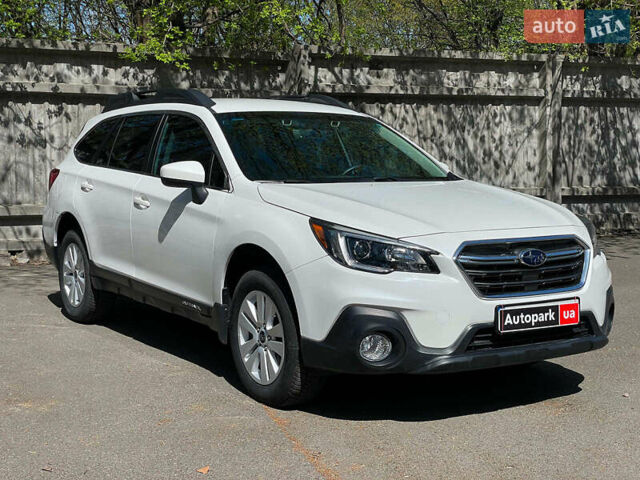 Белый Субару Аутбек, объемом двигателя 2.5 л и пробегом 102 тыс. км за 15990 $, фото 2 на Automoto.ua