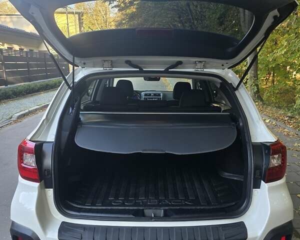 Белый Субару Аутбек, объемом двигателя 2.5 л и пробегом 116 тыс. км за 18900 $, фото 17 на Automoto.ua