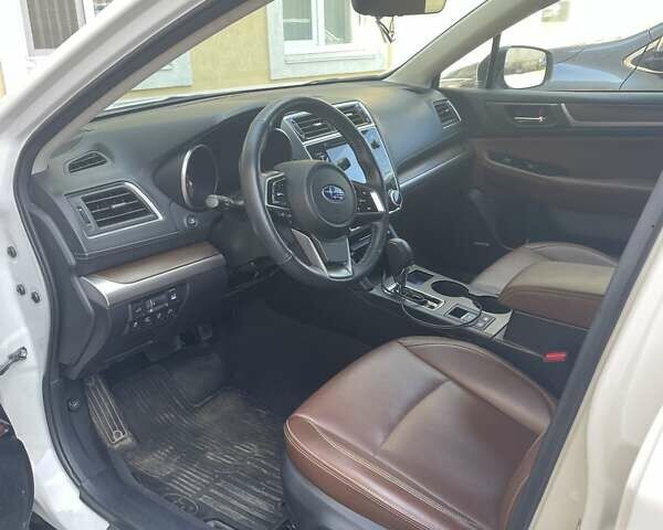 Білий Субару Аутбек, об'ємом двигуна 3.63 л та пробігом 69 тис. км за 26100 $, фото 38 на Automoto.ua