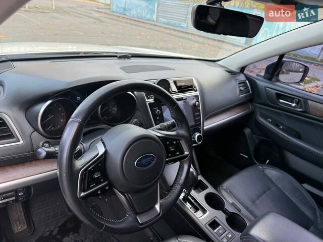 Белый Субару Аутбек, объемом двигателя 2.46 л и пробегом 110 тыс. км за 17300 $, фото 6 на Automoto.ua