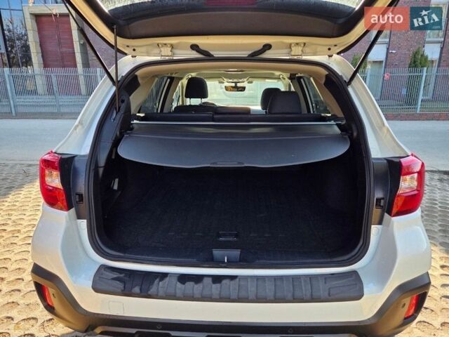 Белый Субару Аутбек, объемом двигателя 2.5 л и пробегом 77 тыс. км за 23000 $, фото 33 на Automoto.ua