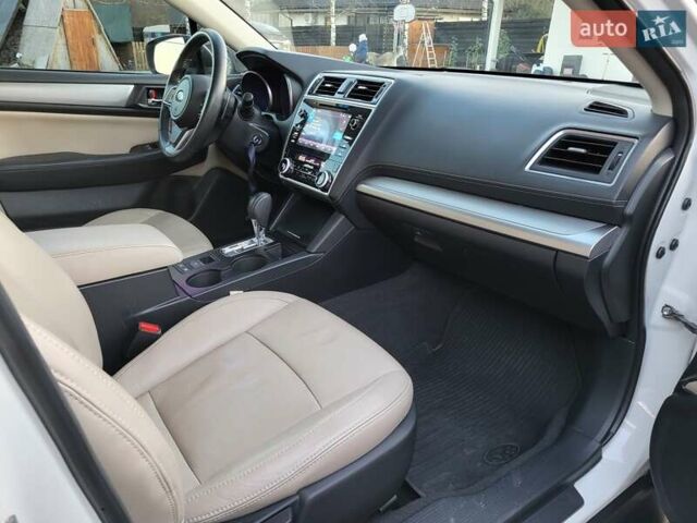 Белый Субару Аутбек, объемом двигателя 2.5 л и пробегом 105 тыс. км за 14999 $, фото 17 на Automoto.ua