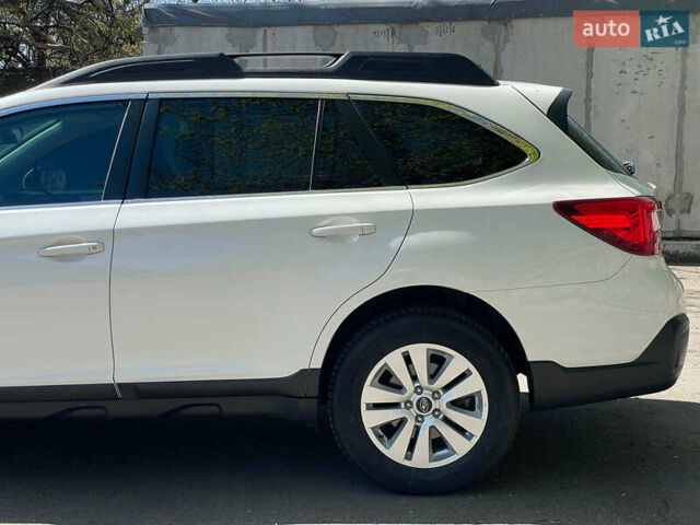 Белый Субару Аутбек, объемом двигателя 2.5 л и пробегом 102 тыс. км за 15990 $, фото 9 на Automoto.ua