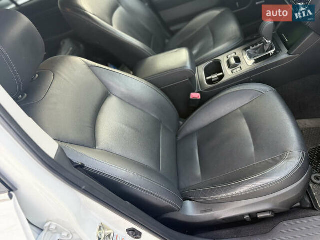 Білий Субару Аутбек, об'ємом двигуна 2.5 л та пробігом 92 тис. км за 22500 $, фото 3 на Automoto.ua