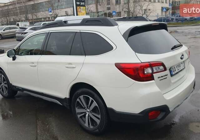 Белый Субару Аутбек, объемом двигателя 2.5 л и пробегом 199 тыс. км за 19450 $, фото 3 на Automoto.ua