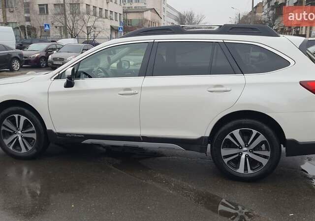 Белый Субару Аутбек, объемом двигателя 2.5 л и пробегом 199 тыс. км за 19450 $, фото 4 на Automoto.ua