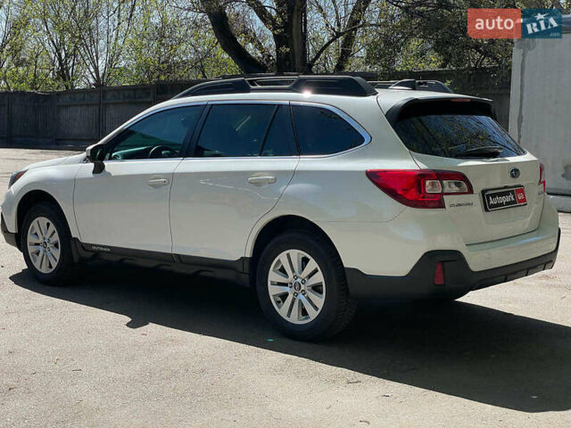 Белый Субару Аутбек, объемом двигателя 2.5 л и пробегом 102 тыс. км за 15990 $, фото 8 на Automoto.ua