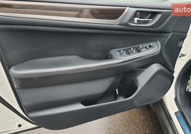 Белый Субару Аутбек, объемом двигателя 2.5 л и пробегом 199 тыс. км за 19450 $, фото 15 на Automoto.ua