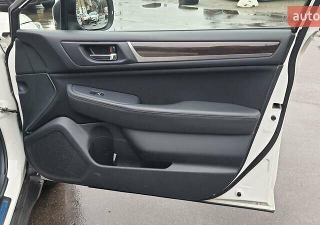 Белый Субару Аутбек, объемом двигателя 2.5 л и пробегом 199 тыс. км за 19450 $, фото 8 на Automoto.ua