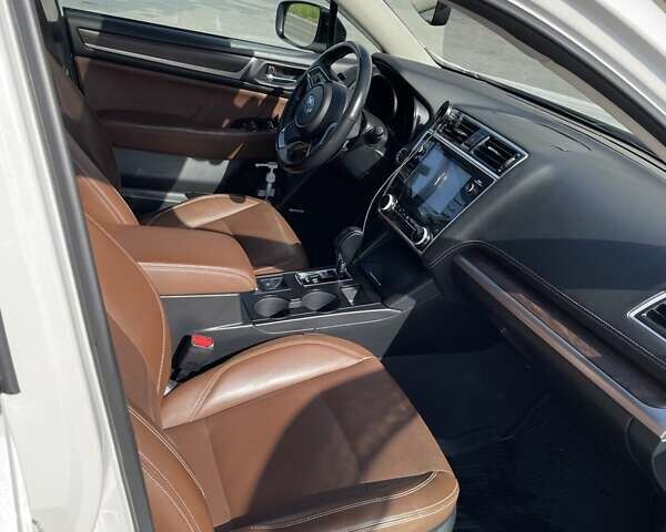 Білий Субару Аутбек, об'ємом двигуна 2.5 л та пробігом 128 тис. км за 21000 $, фото 5 на Automoto.ua