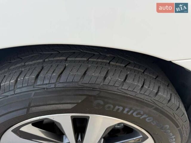 Белый Субару Аутбек, объемом двигателя 2.46 л и пробегом 110 тыс. км за 17300 $, фото 8 на Automoto.ua