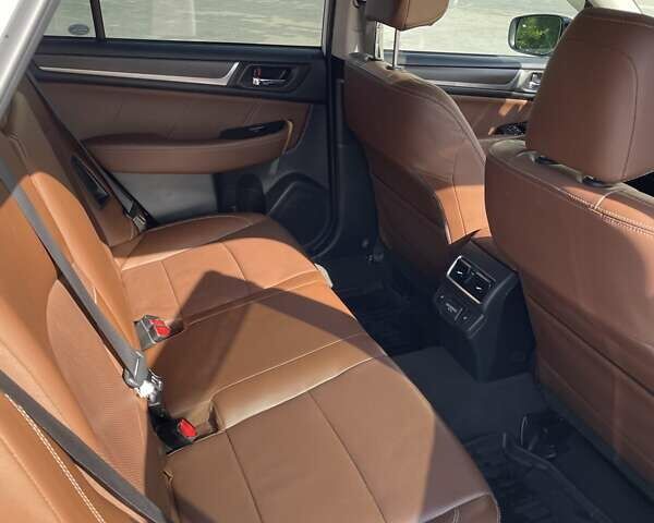 Білий Субару Аутбек, об'ємом двигуна 2.5 л та пробігом 128 тис. км за 21000 $, фото 6 на Automoto.ua