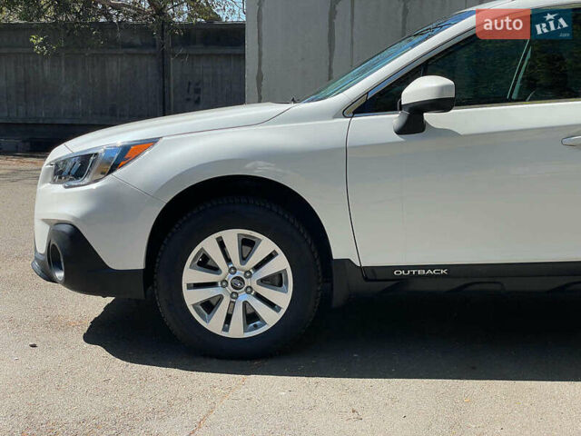 Белый Субару Аутбек, объемом двигателя 2.5 л и пробегом 102 тыс. км за 15990 $, фото 10 на Automoto.ua