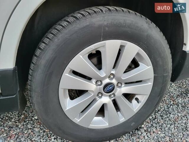 Белый Субару Аутбек, объемом двигателя 2.5 л и пробегом 105 тыс. км за 14999 $, фото 40 на Automoto.ua