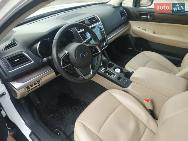 Белый Субару Аутбек, объемом двигателя 2.5 л и пробегом 130 тыс. км за 18950 $, фото 11 на Automoto.ua