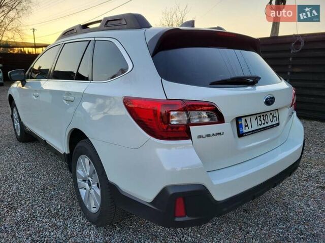 Белый Субару Аутбек, объемом двигателя 2.5 л и пробегом 105 тыс. км за 14999 $, фото 4 на Automoto.ua