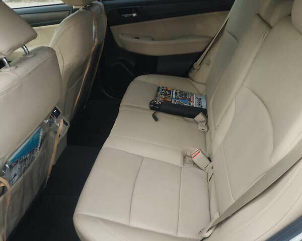 Белый Субару Аутбек, объемом двигателя 2.5 л и пробегом 130 тыс. км за 18950 $, фото 12 на Automoto.ua