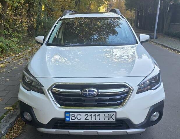 Белый Субару Аутбек, объемом двигателя 2.5 л и пробегом 116 тыс. км за 18900 $, фото 4 на Automoto.ua