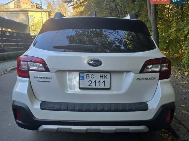 Белый Субару Аутбек, объемом двигателя 2.5 л и пробегом 116 тыс. км за 18900 $, фото 3 на Automoto.ua