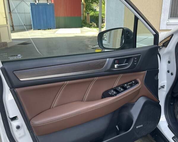 Білий Субару Аутбек, об'ємом двигуна 3.63 л та пробігом 69 тис. км за 26100 $, фото 41 на Automoto.ua