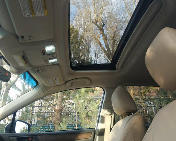 Белый Субару Аутбек, объемом двигателя 2.5 л и пробегом 130 тыс. км за 18950 $, фото 22 на Automoto.ua