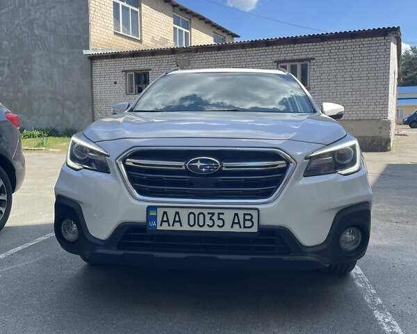 Білий Субару Аутбек, об'ємом двигуна 3.63 л та пробігом 69 тис. км за 26100 $, фото 2 на Automoto.ua