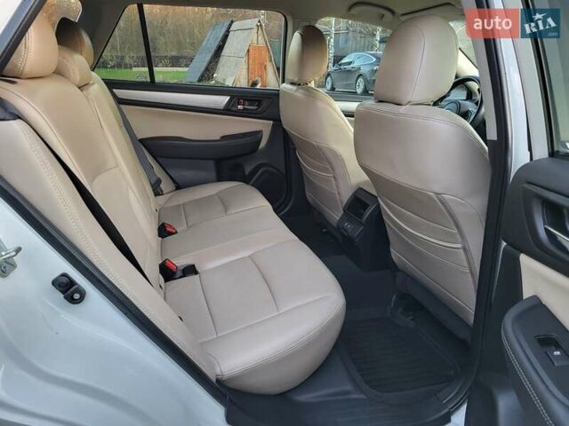 Белый Субару Аутбек, объемом двигателя 2.5 л и пробегом 105 тыс. км за 14999 $, фото 16 на Automoto.ua