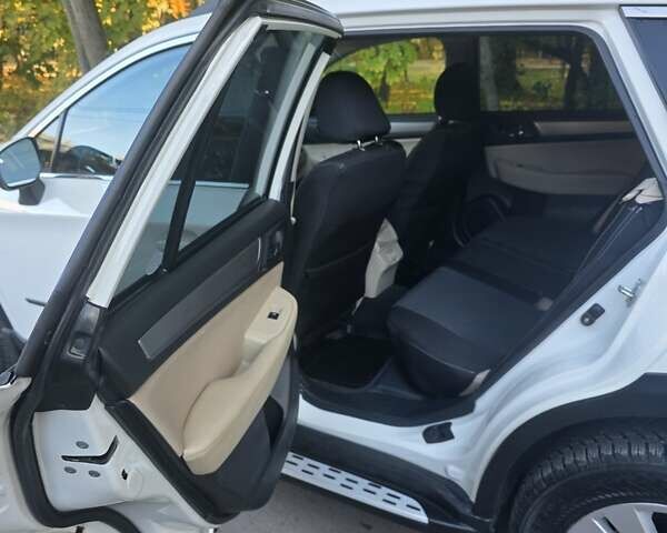 Белый Субару Аутбек, объемом двигателя 2.5 л и пробегом 116 тыс. км за 18900 $, фото 14 на Automoto.ua