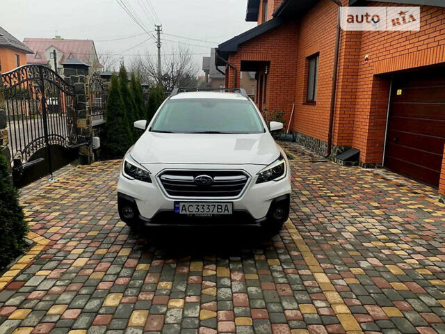 Белый Субару Аутбек, объемом двигателя 2.5 л и пробегом 81 тыс. км за 19300 $, фото 2 на Automoto.ua