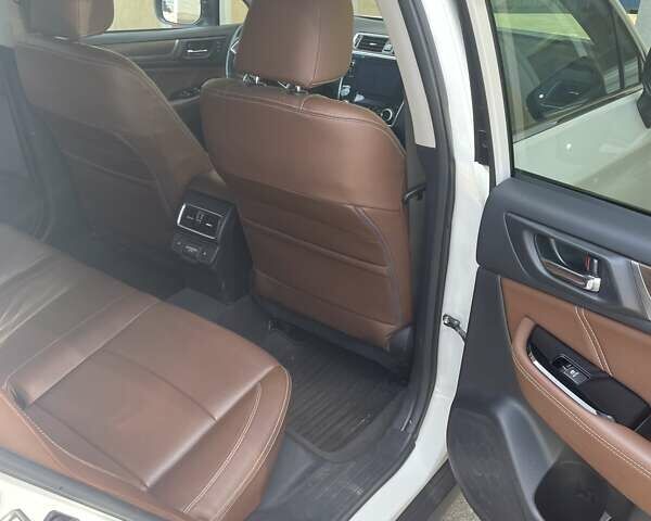 Білий Субару Аутбек, об'ємом двигуна 3.63 л та пробігом 69 тис. км за 26100 $, фото 32 на Automoto.ua