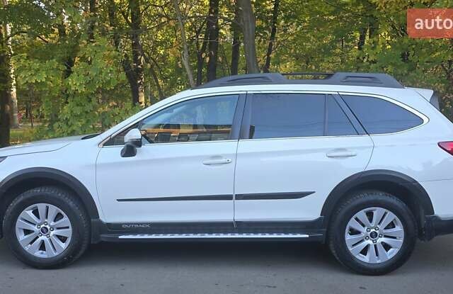 Белый Субару Аутбек, объемом двигателя 2.5 л и пробегом 116 тыс. км за 18900 $, фото 1 на Automoto.ua