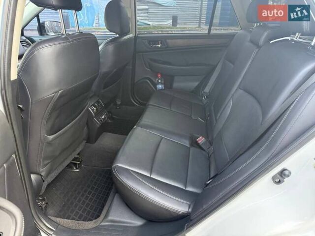 Белый Субару Аутбек, объемом двигателя 2.46 л и пробегом 110 тыс. км за 17300 $, фото 10 на Automoto.ua