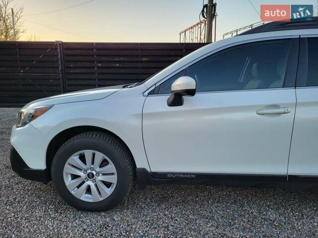 Белый Субару Аутбек, объемом двигателя 2.5 л и пробегом 105 тыс. км за 14999 $, фото 2 на Automoto.ua