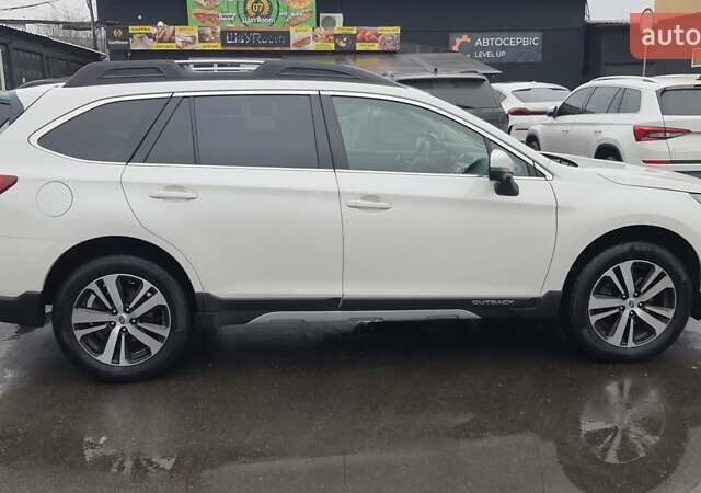 Белый Субару Аутбек, объемом двигателя 2.5 л и пробегом 199 тыс. км за 19450 $, фото 6 на Automoto.ua