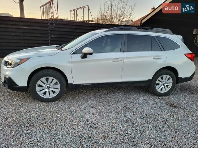 Белый Субару Аутбек, объемом двигателя 2.5 л и пробегом 105 тыс. км за 14999 $, фото 5 на Automoto.ua