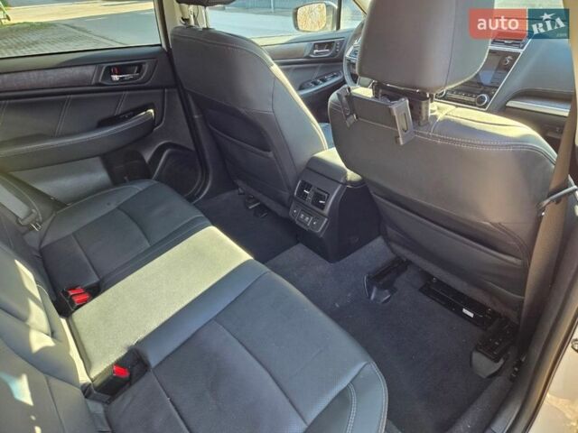 Белый Субару Аутбек, объемом двигателя 2.5 л и пробегом 77 тыс. км за 23000 $, фото 30 на Automoto.ua