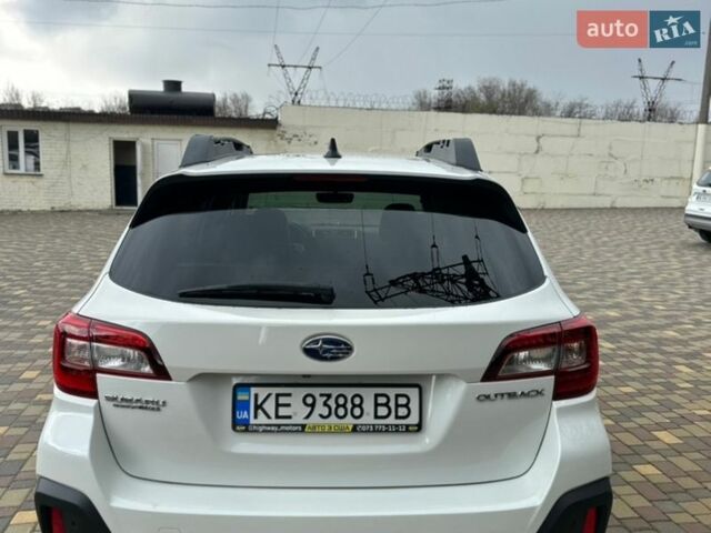 Белый Субару Аутбек, объемом двигателя 2.5 л и пробегом 79 тыс. км за 17600 $, фото 4 на Automoto.ua