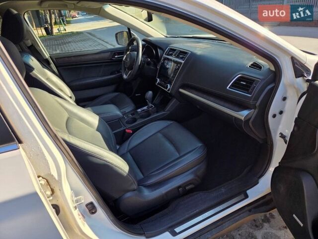 Белый Субару Аутбек, объемом двигателя 2.5 л и пробегом 77 тыс. км за 23000 $, фото 28 на Automoto.ua