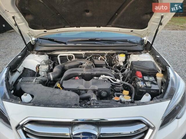 Белый Субару Аутбек, объемом двигателя 2.5 л и пробегом 105 тыс. км за 14999 $, фото 27 на Automoto.ua