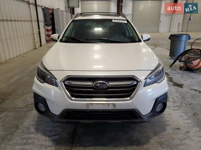 Білий Субару Аутбек, об'ємом двигуна 2.5 л та пробігом 128 тис. км за 2800 $, фото 4 на Automoto.ua