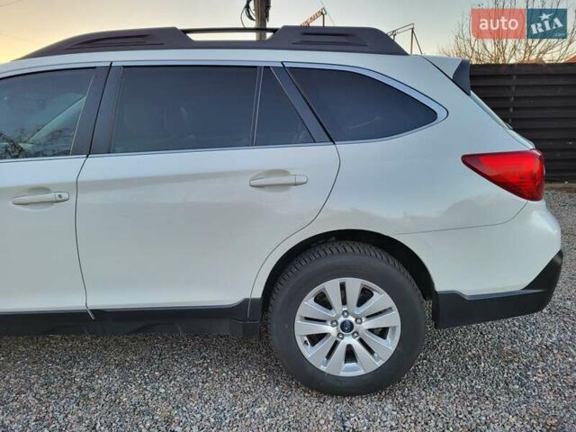 Белый Субару Аутбек, объемом двигателя 2.5 л и пробегом 105 тыс. км за 14999 $, фото 3 на Automoto.ua