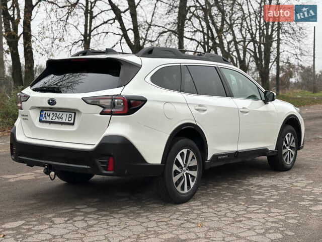 Белый Субару Аутбек, объемом двигателя 2.5 л и пробегом 95 тыс. км за 19850 $, фото 5 на Automoto.ua