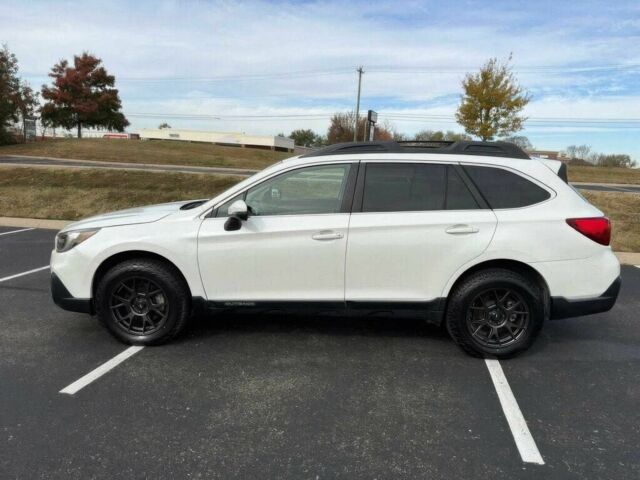 Белый Субару Аутбек, объемом двигателя 2.5 л и пробегом 45 тыс. км за 15000 $, фото 3 на Automoto.ua