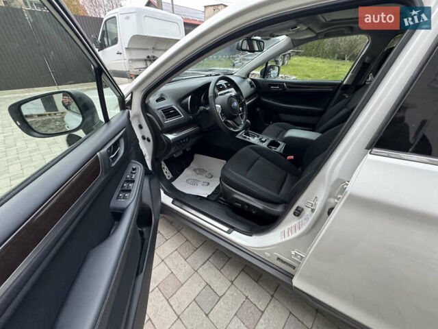 Белый Субару Аутбек, объемом двигателя 2.5 л и пробегом 60 тыс. км за 19800 $, фото 12 на Automoto.ua