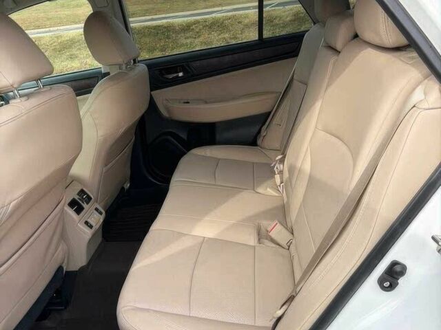 Белый Субару Аутбек, объемом двигателя 2.5 л и пробегом 45 тыс. км за 15000 $, фото 13 на Automoto.ua