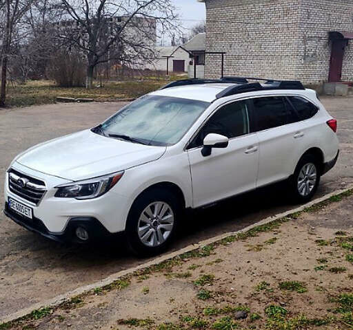 Белый Субару Аутбек, объемом двигателя 2.5 л и пробегом 50 тыс. км за 17800 $, фото 2 на Automoto.ua