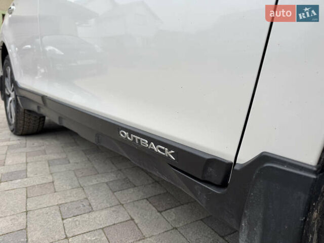 Белый Субару Аутбек, объемом двигателя 2.5 л и пробегом 60 тыс. км за 19800 $, фото 4 на Automoto.ua