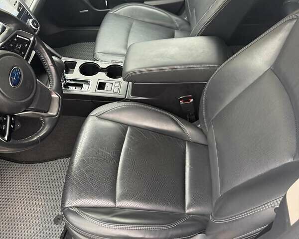 Белый Субару Аутбек, объемом двигателя 2.5 л и пробегом 65 тыс. км за 24000 $, фото 6 на Automoto.ua